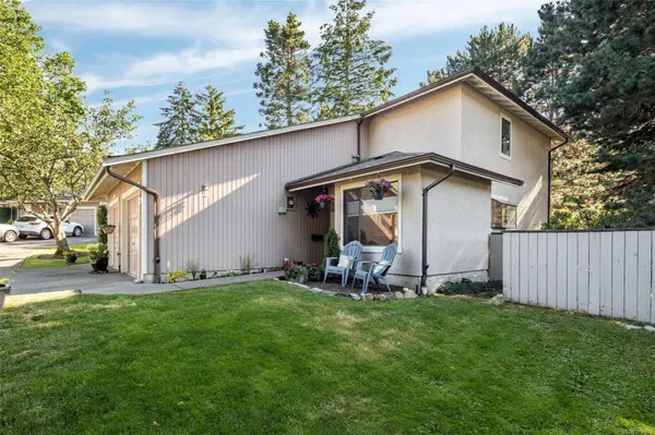 1309 McKenzie Ave #14, Saanich, BC V8P 2M1