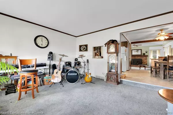 49545 SCHOENHERR Road, Shelby Twp, MI 48315