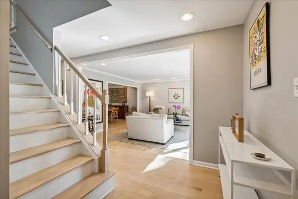 94 Augusta DR, Deerfield, IL 60015