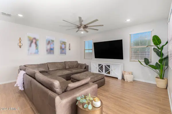 18065 W WOLF Street, Goodyear, AZ 85395