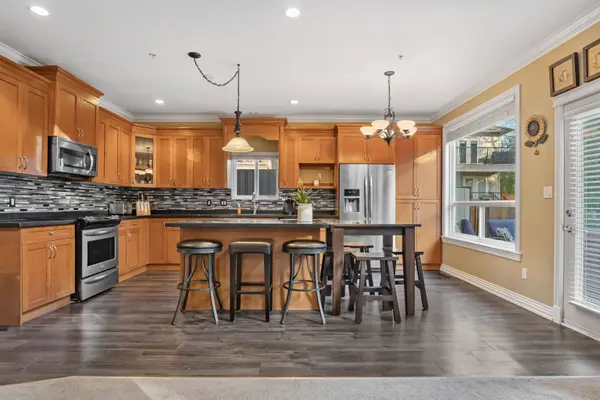 19178 117A AVE, Pitt Meadows, BC V3Y 2R3