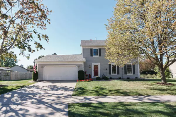 1685 Chatham Dr, Oshkosh, WI 54904