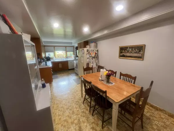 90 St Joseph St, Markesan, WI 53946