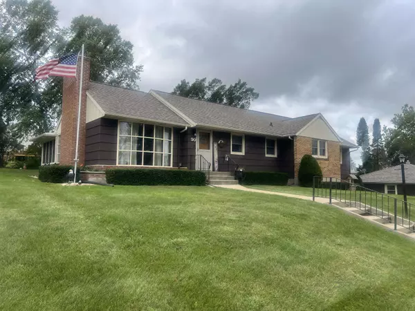 90 St Joseph St, Markesan, WI 53946