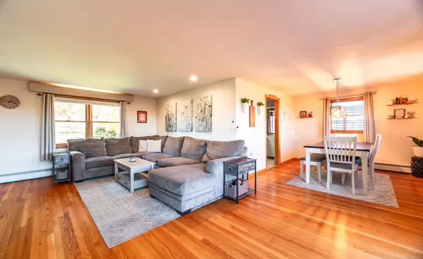 912 Ridgewood Road, Middletown, CT 06457