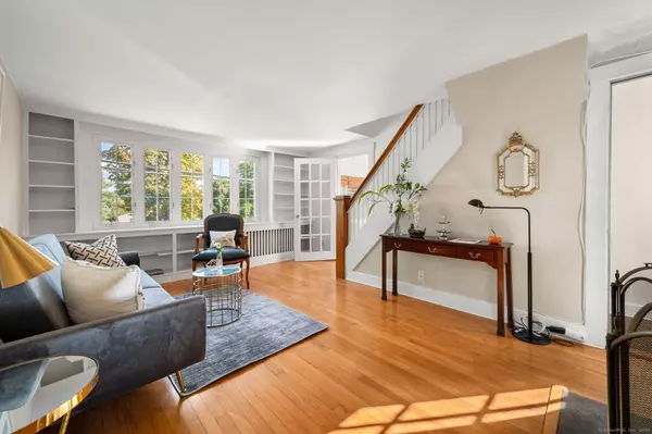 16 North Main Street, Essex, CT 06426