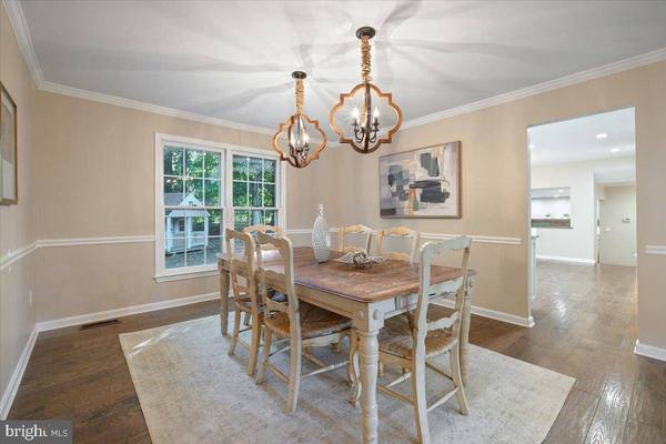 6742 SURREYWOOD LN, Bethesda, MD 20817