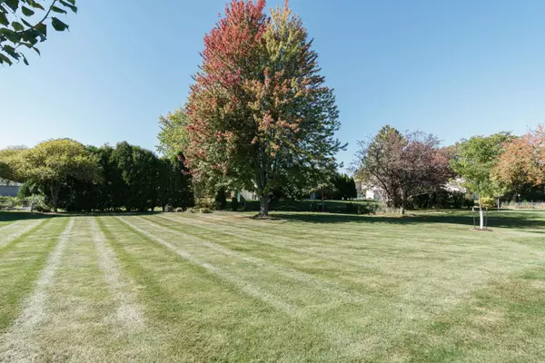 1685 Chatham Dr, Oshkosh, WI 54904