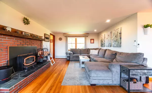 912 Ridgewood Road, Middletown, CT 06457