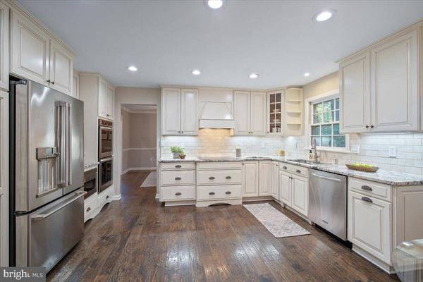 6742 SURREYWOOD LN, Bethesda, MD 20817