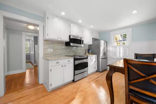 16 North Main Street, Essex, CT 06426