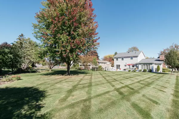 1685 Chatham Dr, Oshkosh, WI 54904