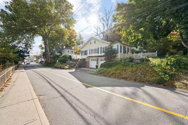 16 North Main Street, Essex, CT 06426