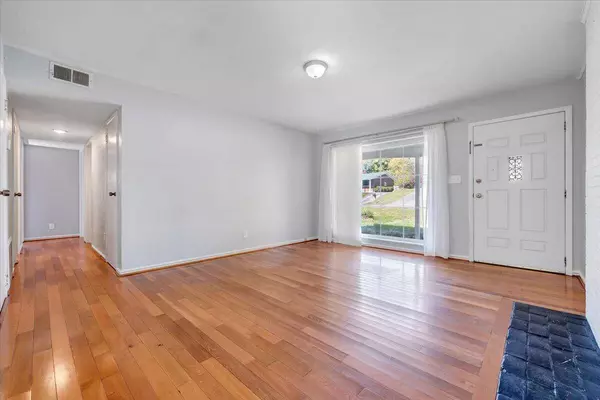 4654 Desi RD, Roanoke, VA 24017