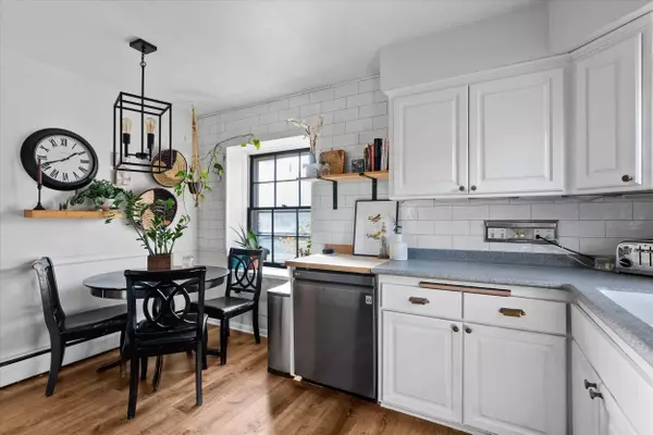 10916 W Derby, Wauwatosa, WI 53225