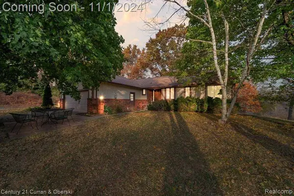 1581 S HICKORY RIDGE Road, Milford, MI 48380