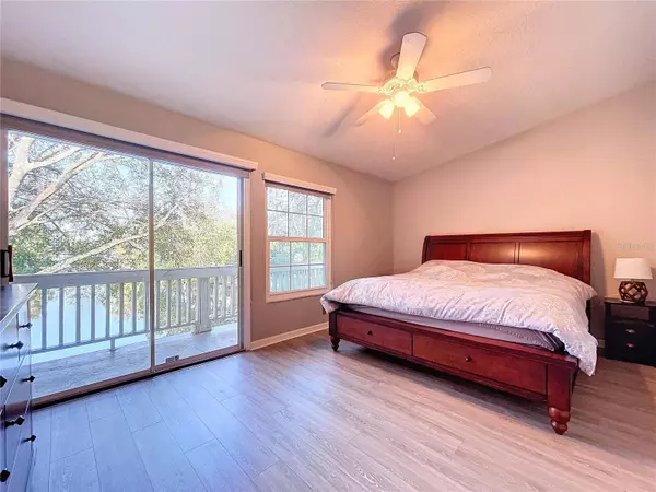 9054 LAKE PLACE LN, Tampa, FL 33634