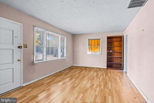 329 MAY AVE, Woodbury, NJ 08096