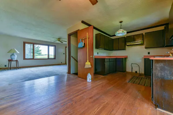 5918 Spring Valley Rd, Lyons, WI 53105