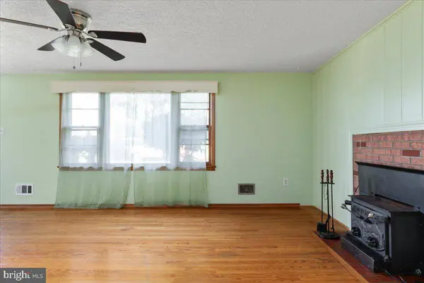 909 PENNSYLVANIA AVE, Winchester, VA 22601