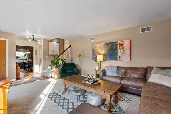 10916 W Derby, Wauwatosa, WI 53225