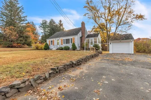 29 Hampden Rd, East Longmeadow, MA 01028