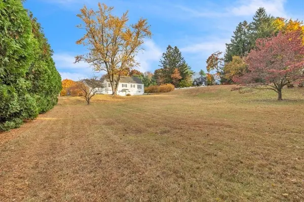 29 Hampden Rd, East Longmeadow, MA 01028