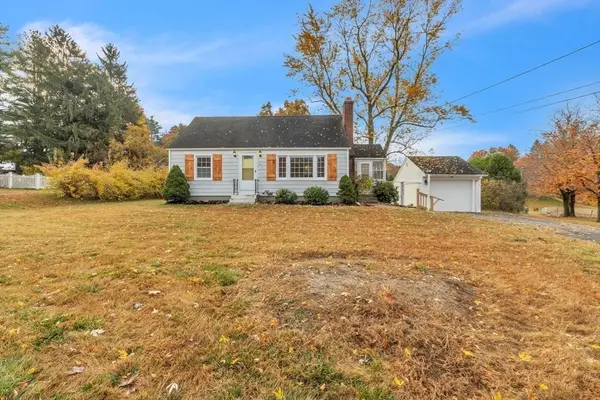 29 Hampden Rd, East Longmeadow, MA 01028