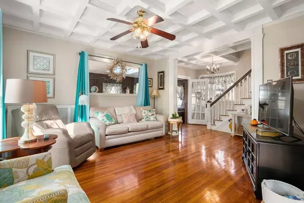 87 Waterston Ave, Quincy, MA 02170