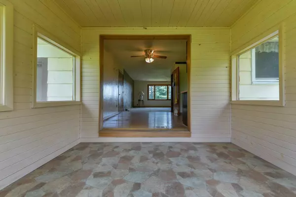 5918 Spring Valley Rd, Lyons, WI 53105