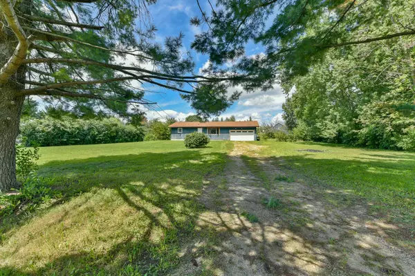 5918 Spring Valley Rd, Lyons, WI 53105