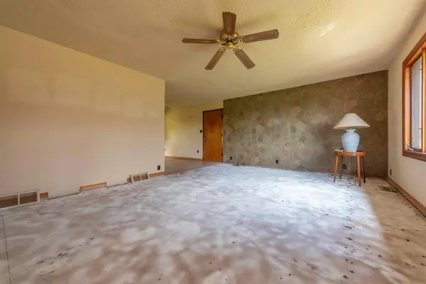 5918 Spring Valley Rd, Lyons, WI 53105