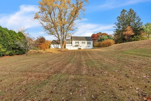 29 Hampden Rd, East Longmeadow, MA 01028