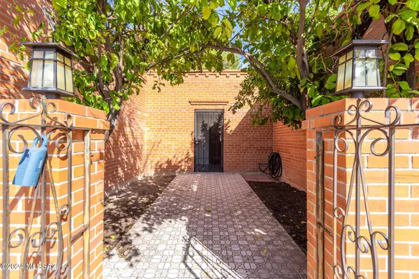 9133 E Palm Tree Drive, Tucson, AZ 85710