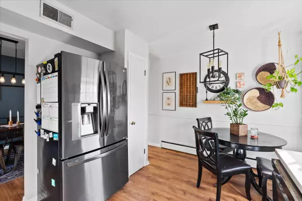 10916 W Derby, Wauwatosa, WI 53225