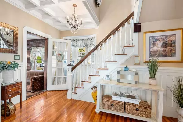 87 Waterston Ave, Quincy, MA 02170