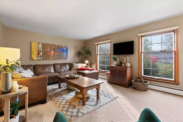 10916 W Derby, Wauwatosa, WI 53225