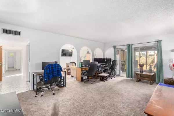 9133 E Palm Tree Drive, Tucson, AZ 85710