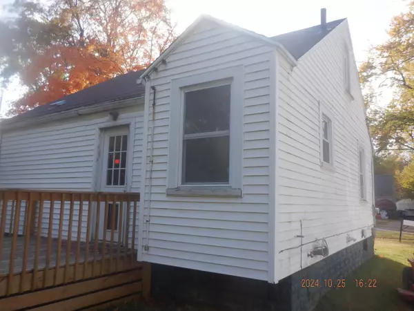 1504 Woodrow Drive, Kalamazoo, MI 49048