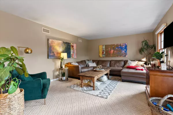 10916 W Derby, Wauwatosa, WI 53225