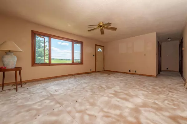 5918 Spring Valley Rd, Lyons, WI 53105