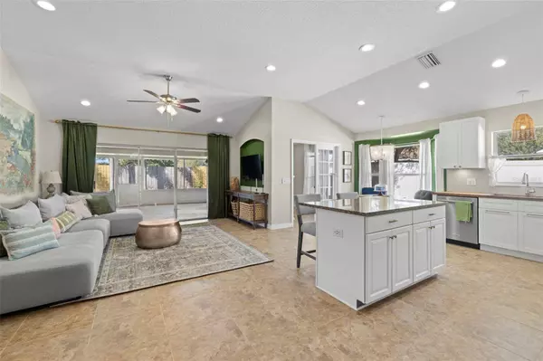 1314 LAKE SHORE RANCH DR, Seffner, FL 33584