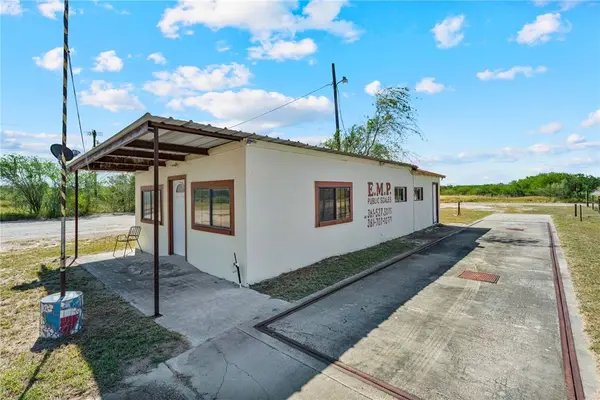 1065 S Smith, Hebbronville, TX 78361