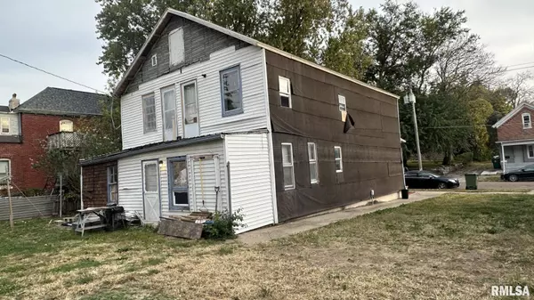 525-527 COLLEGE AVE, Quincy, IL 62301