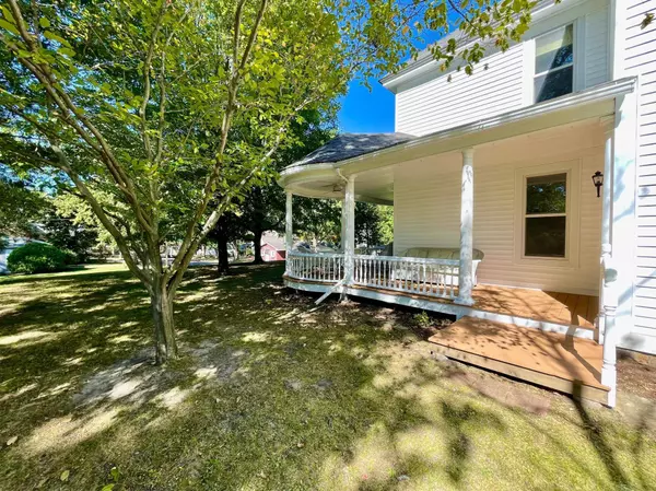 558 E Maple ST, River Falls, WI 54022