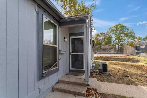 12123 W 79TH TER, Lenexa, KS 66215