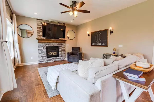 9037 SW 10th ST, Lee's Summit, MO 64064