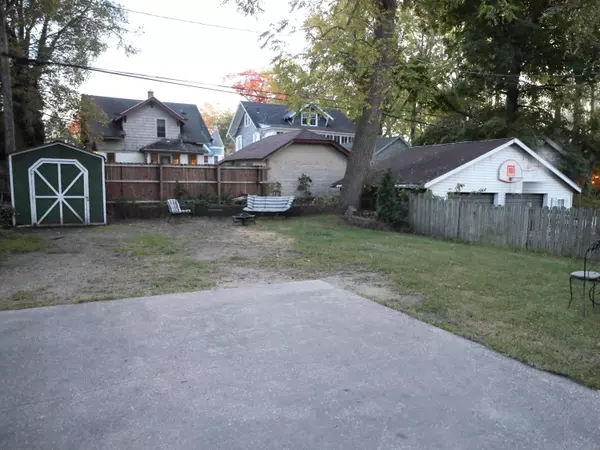 176 W 10th, Holland, MI 49423