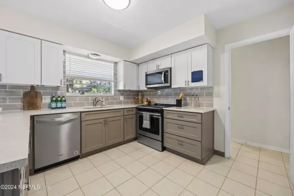 7235 TONGA DR, Jacksonville, FL 32216