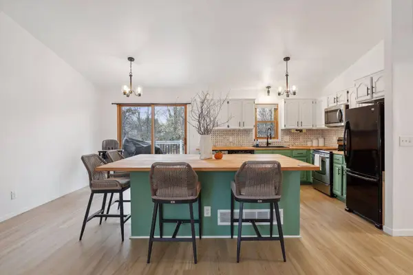 182 Green Briar DR, Lino Lakes, MN 55014